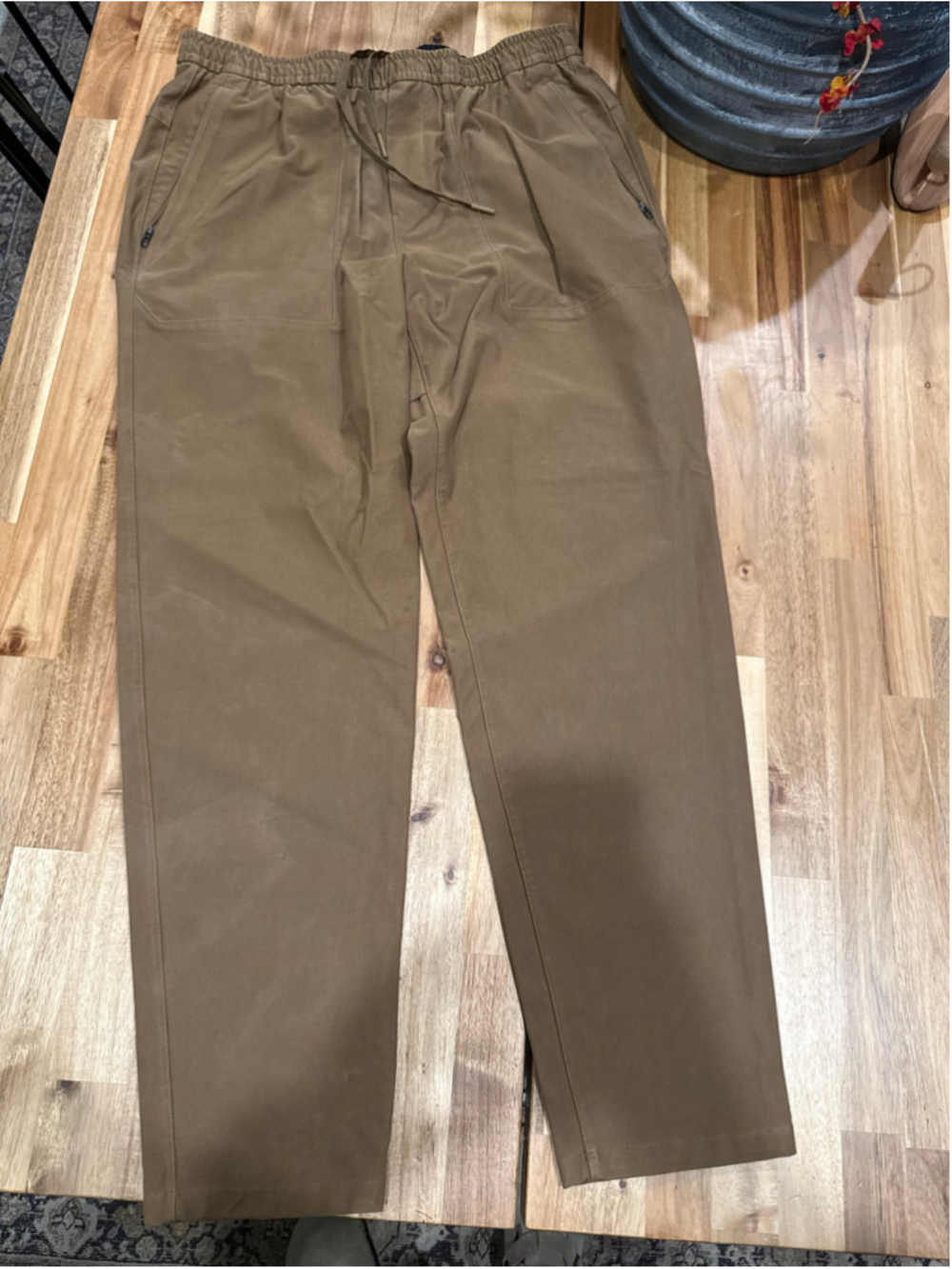 Men's Lululemon Joggers casual Pants Size L Brown